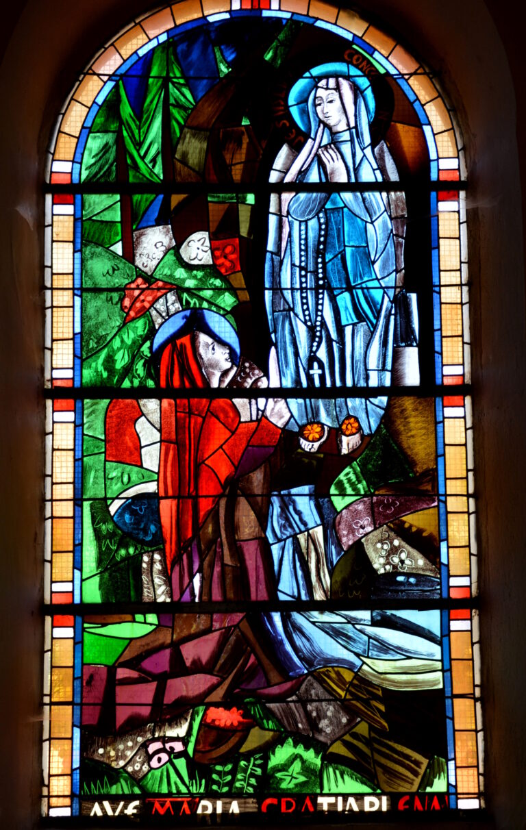 La vierge de Lourdes avec sainte Bernadette